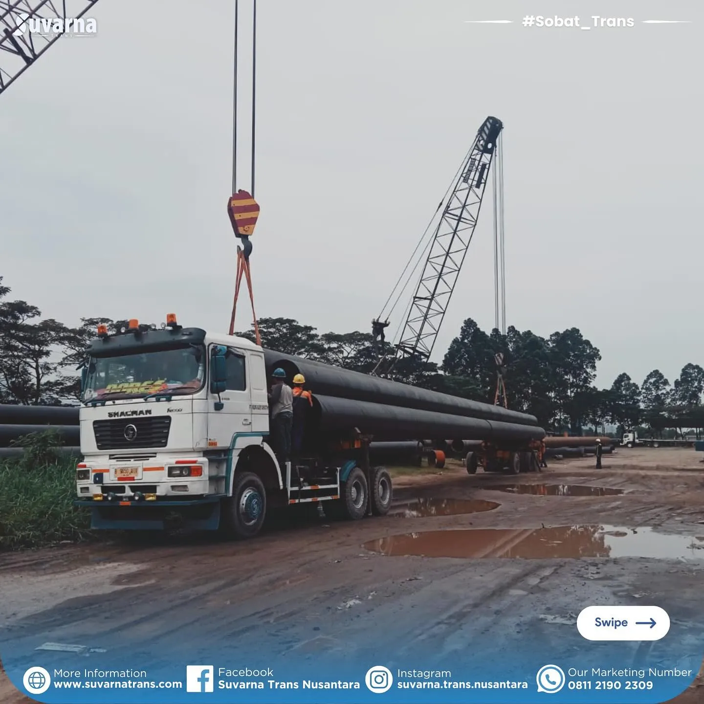 Tiang pancang baja dimuat ke trailer boogie dengan crane di pabrik Cilegon (2/10)