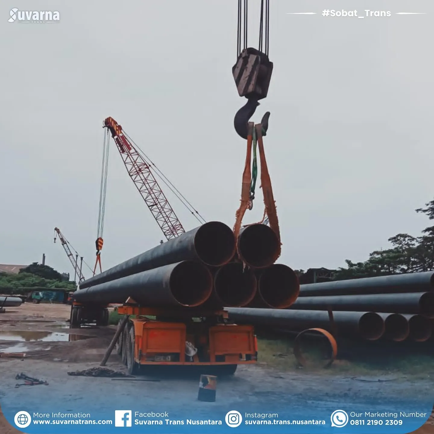 Tiang pancang baja dimuat ke trailer boogie dengan crane di pabrik Cilegon (5/10)