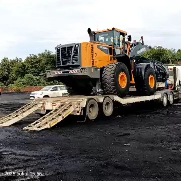 Wheel loader Hyundai HL780 di atas trailer lowbed (5/5)