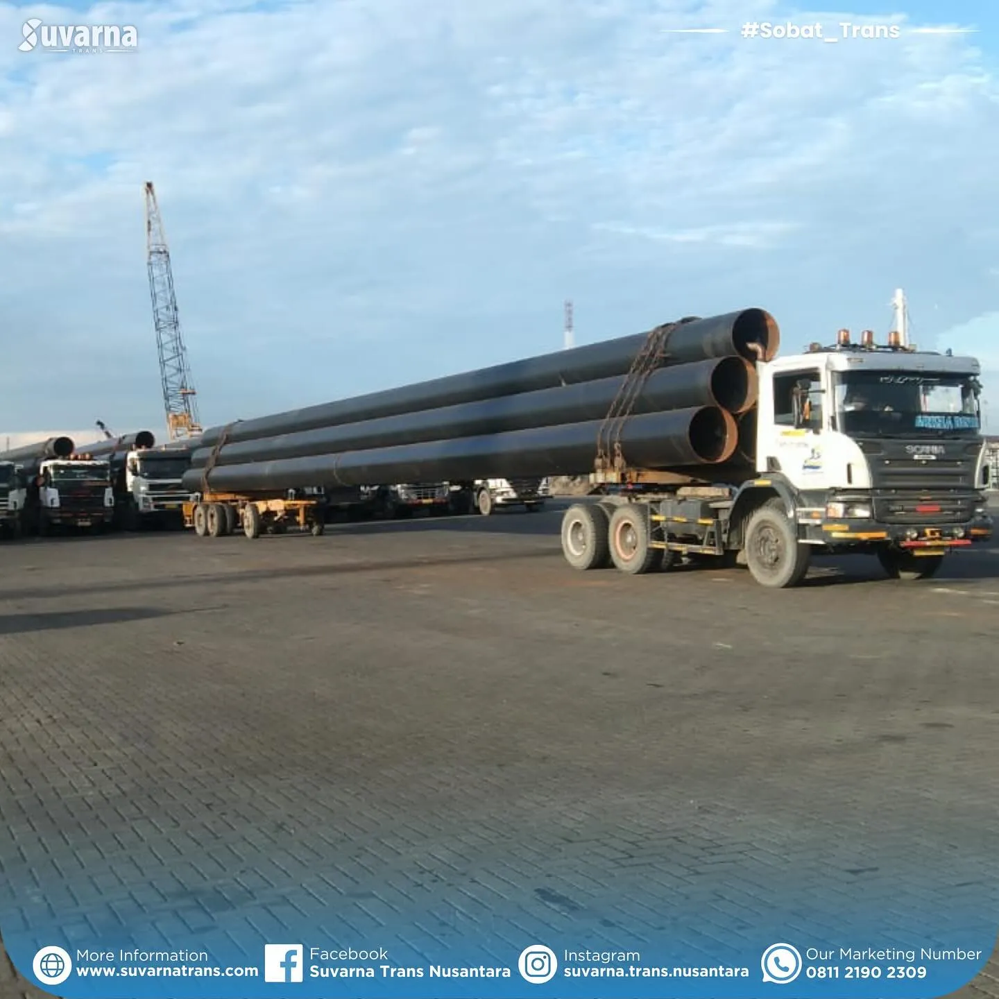 Tiang pancang baja dimuat ke trailer boogie dengan crane di pabrik Cilegon (9/10)