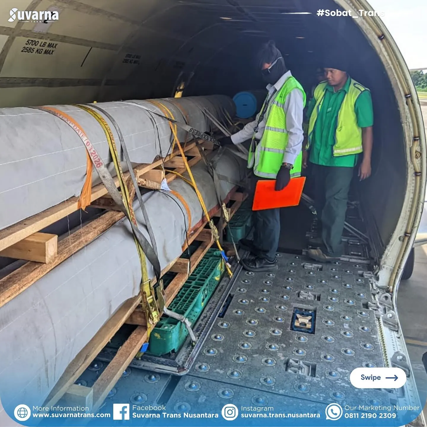 Pipa baja dimuat ke kabin kargo pesawat charter (3/9)