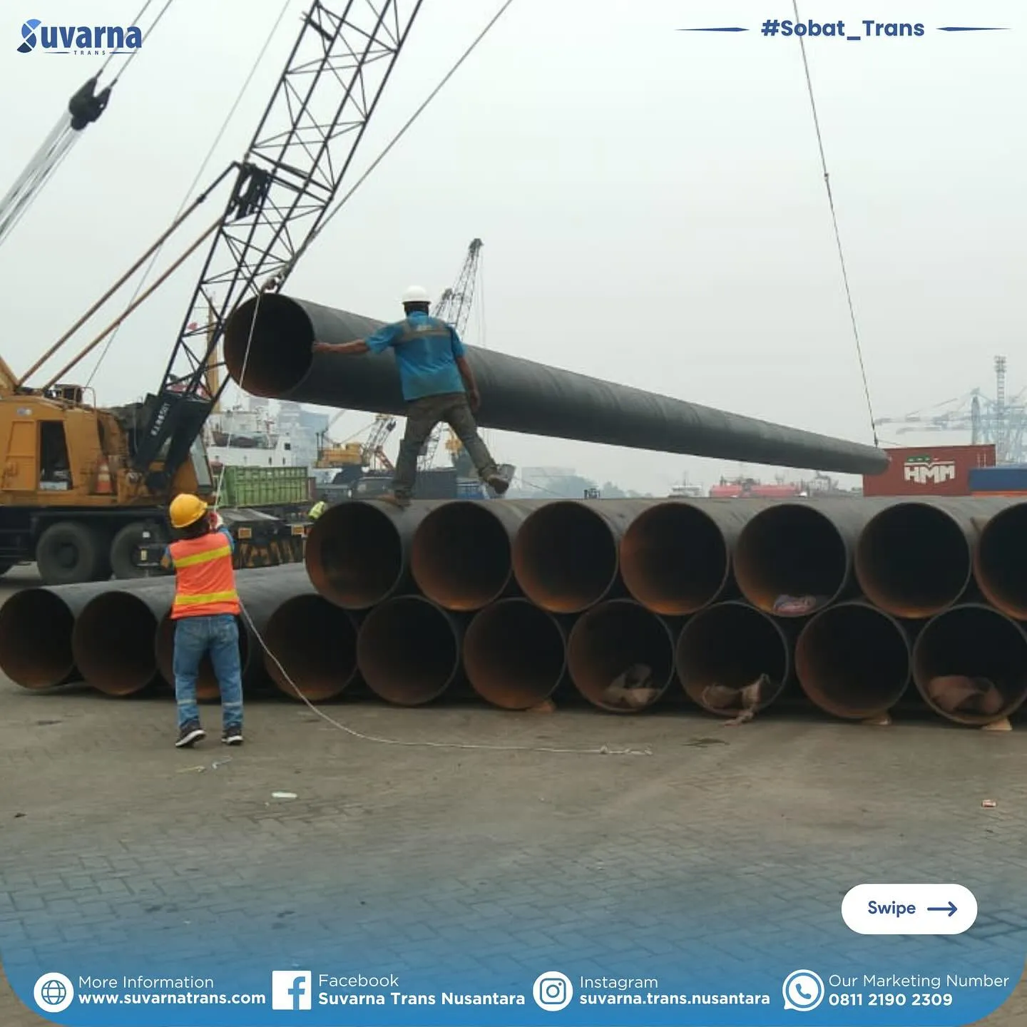 Tiang pancang baja diturunkan dan ditumpuk di yard pelabuhan (3/10)