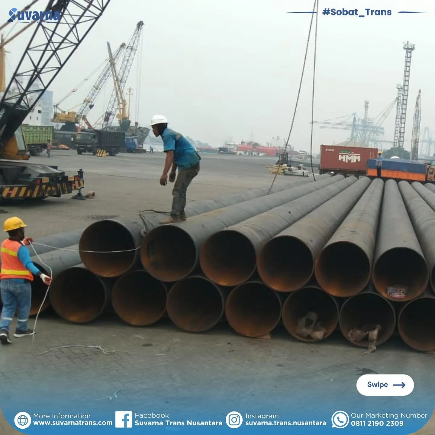 Tiang pancang baja diturunkan dan ditumpuk di yard pelabuhan (4/10)