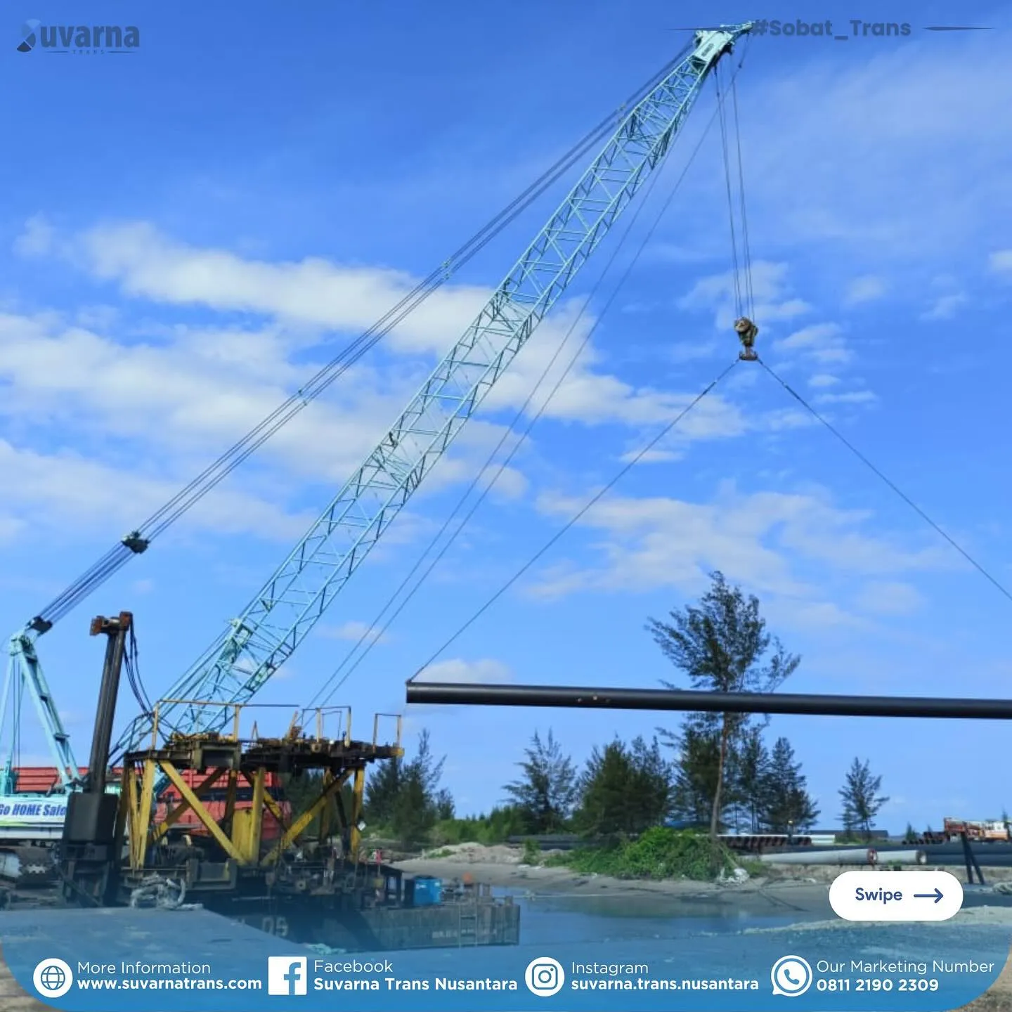 Tiang pancang baja dibongkar dari tongkang di lokasi proyek jetty Tanah Bumbu (3/8)