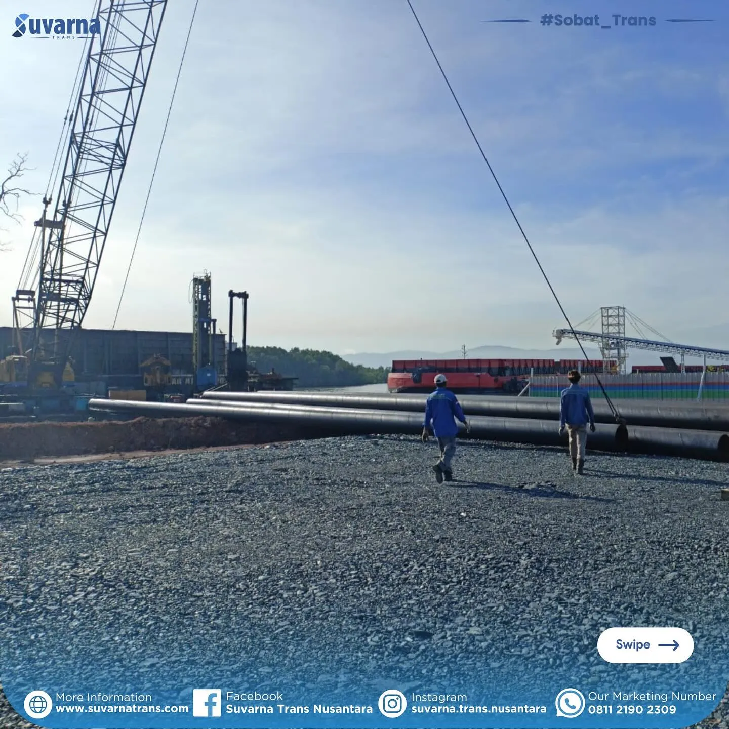Tiang pancang baja dibongkar dari tongkang di lokasi proyek jetty Tanah Bumbu (7/8)