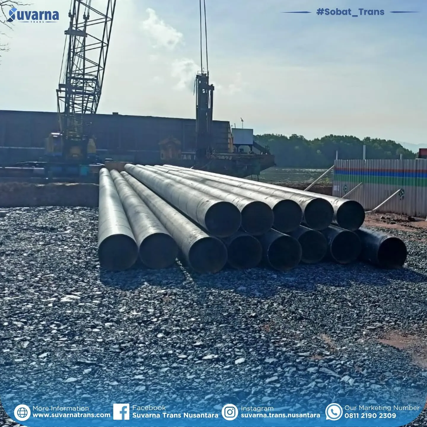 Tiang pancang baja dibongkar dari tongkang di lokasi proyek jetty Tanah Bumbu (8/8)
